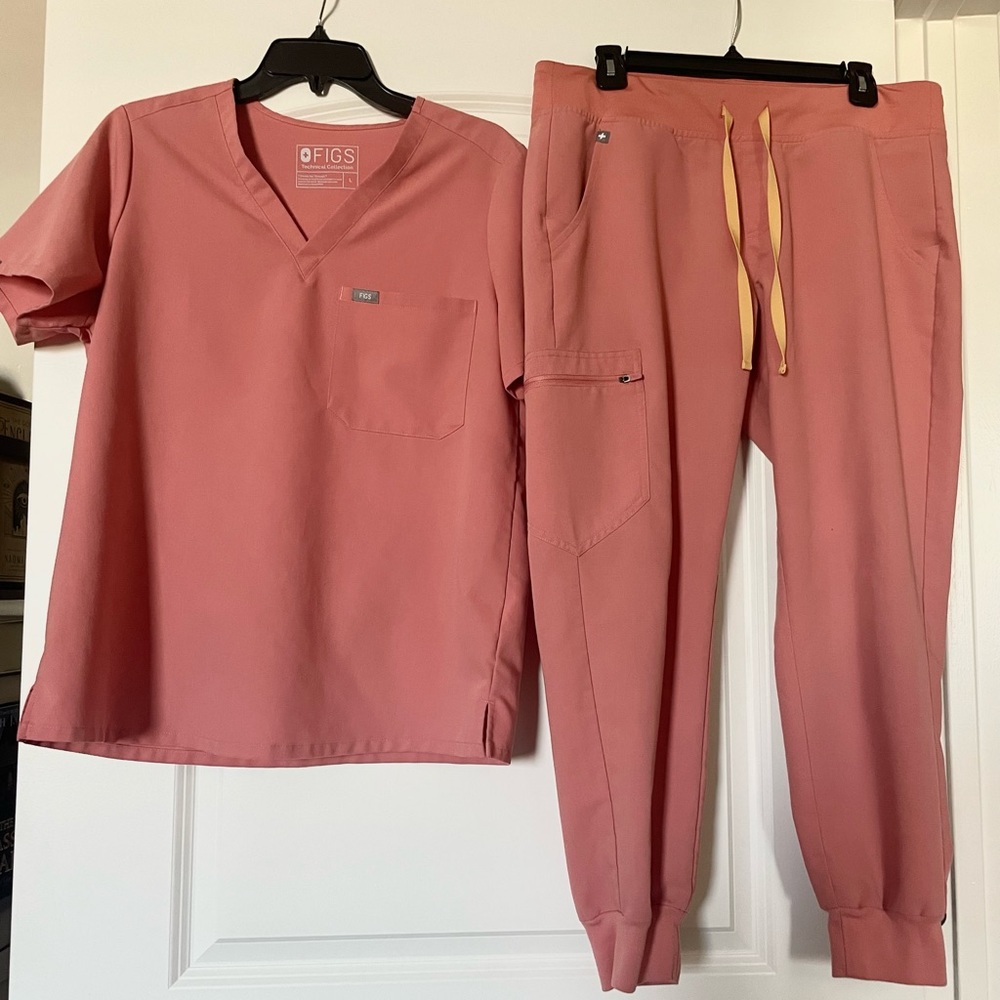 FIGS Coral Catarina One Pocket Scrub Top AND Zamora Petite Jogger Scrub Pants